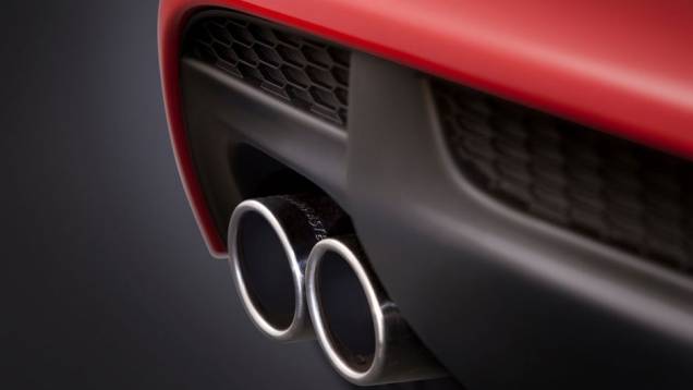 Ponteira de escape é cromada e dupla | <a href="https://preprod.quatrorodas.abril.com.br/noticias/chevrolet-revela-imagens-sonic-rs-310416_p.shtml" rel="migration">Leia mais</a> Ponteira de escape é cromada e dupla | <a href="https://preprod.quatrorodas.abril.com.br/noticias/chevrolet-revela-imagens-sonic-rs-310416_p.shtml" rel="migration">Leia mais</a>