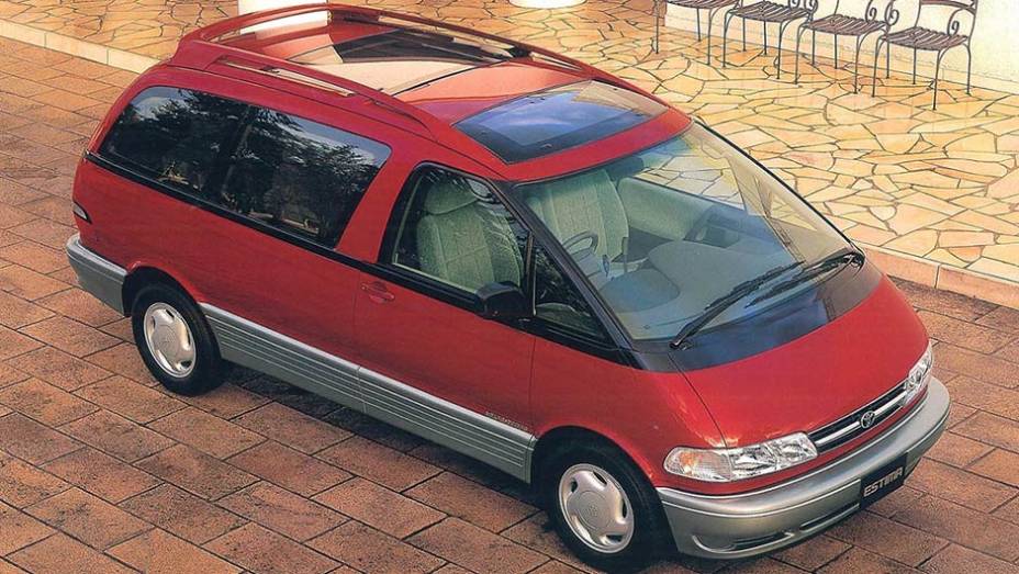 Em 1990, Frank Rijkaard marcou dois gols, ajudou o Milan (ITA) a superar o Olimpia (PAR) por 3x0 e ainda ganhou uma minivan Estima para a alegria de sua família Em 1990, Frank Rijkaard marcou dois gols, ajudou o Milan (ITA) a superar o Olimpia (PAR) por 3x0 e ainda ganhou uma minivan Estima para a alegria de sua família