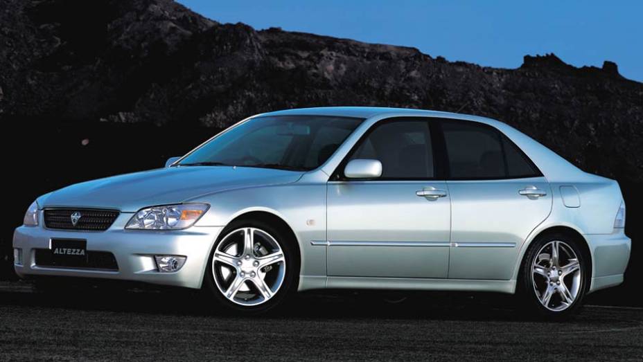 Outro sedã esportivo, o Altezza, foi o prêmio da decisão de 1998, entre Real Madrid (ESP) e Vasco da Gama (BRA); o time madrilenho venceu por 2x1 e o carro ficou com o atacante Raúl Outro sedã esportivo, o Altezza, foi o prêmio da decisão de 1998, entre Real Madrid (ESP) e Vasco da Gama (BRA); o time madrilenho venceu por 2x1 e o carro ficou com o atacante Raúl