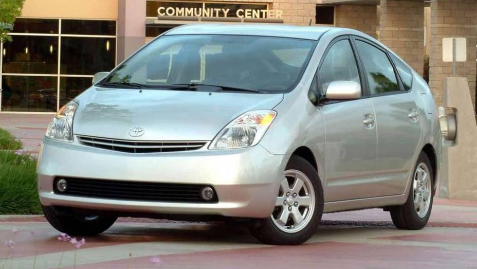 O híbrido Prius é o prêmio dado pela Toyota desde 2004; Rogério Ceni (São Paulo-BRA) e Kaká (Milan-ITA) voltaram para casa sem poluir a natureza O híbrido Prius é o prêmio dado pela Toyota desde 2004; Rogério Ceni (São Paulo-BRA) e Kaká (Milan-ITA) voltaram para casa sem poluir a natureza