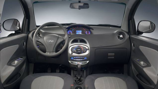 Ampla área envidraçada e painel moderno se destacam na cabine | <a href="https://preprod.quatrorodas.abril.com.br/carros/lancamentos/chery-s-18-661585.shtml" rel="migration">Leia mais</a> Ampla área envidraçada e painel moderno se destacam na cabine | <a href="https://preprod.quatrorodas.abril.com.br/carros/lancamentos/chery-s-18-661585.shtml" rel="migration">Leia mais</a>