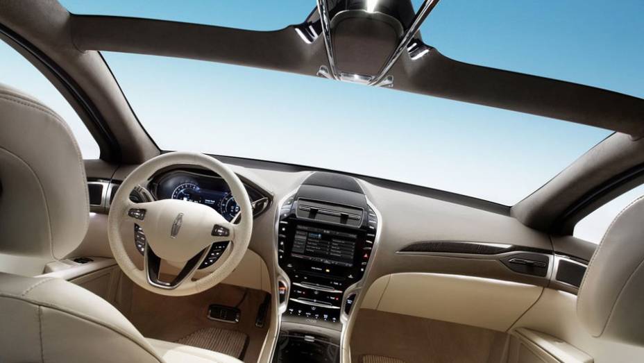Modelo possui a &uacute;ltima vers&atilde;o do sistema de entretenimento MyLincoln Touch