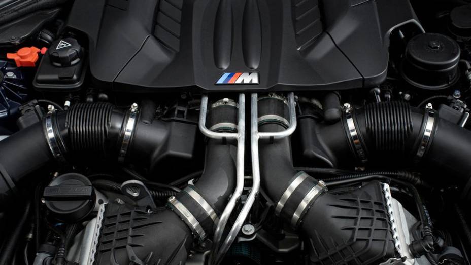 Os 560 cv fazem o M6 andar na frente da concorrência | <a href="https://preprod.quatrorodas.abril.com.br/saloes/genebra/2012/bmw-m6-678571.shtml" rel="migration">Leia mais</a>