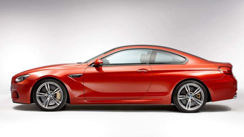 As linhas arrojadas do cup&ecirc; ficaram ainda mais belas no M6 | <a href="https://preprod.quatrorodas.abril.com.br/saloes/genebra/2012/bmw-m6-678571.shtml" rel="migration">Leia mais</a>