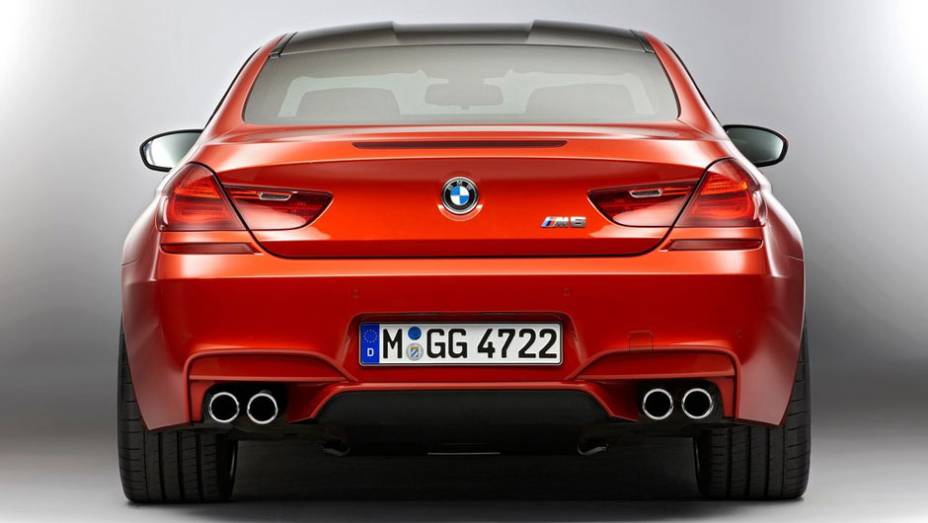 Este é o ângulo que a maioria dos motoristas vai se acostumar a ver o M6 | <a href="https://preprod.quatrorodas.abril.com.br/saloes/genebra/2012/bmw-m6-678571.shtml" rel="migration">Leia mais</a>