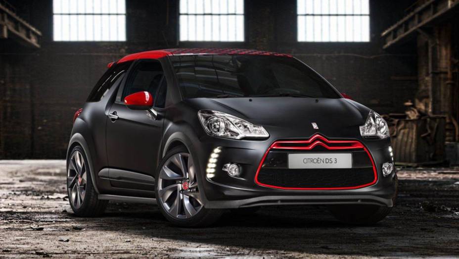 O visual esportivo condiz com o design moderno do DS3 | <a href="https://preprod.quatrorodas.abril.com.br/saloes/genebra/2012/citroen-ds3-racing-sebastien-loeb-678492.shtml" rel="migration">Leia mais</a>