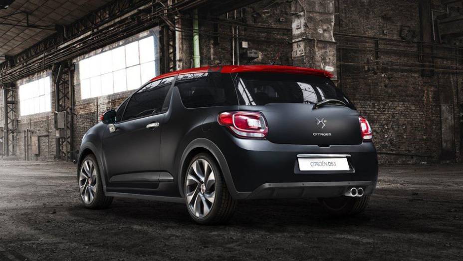 Ser&atilde;o produzidas apenas 200 unidades, todas assinadas pelo piloto franc&ecirc;s | <a href="https://preprod.quatrorodas.abril.com.br/saloes/genebra/2012/citroen-ds3-racing-sebastien-loeb-678492.shtml" rel="migration">Leia mais</a>