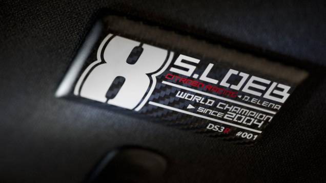 Plaquetas alusivas à série especial identificam o DS3 Sebastien Loeb | <a href="https://preprod.quatrorodas.abril.com.br/saloes/genebra/2012/citroen-ds3-racing-sebastien-loeb-678492.shtml" rel="migration">Leia mais</a> Plaquetas alusivas à série especial identificam o DS3 Sebastien Loeb | <a href="https://preprod.quatrorodas.abril.com.br/saloes/genebra/2012/citroen-ds3-racing-sebastien-loeb-678492.shtml" rel="migration">Leia mais</a>
