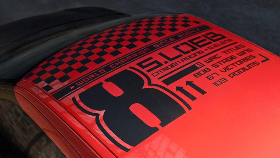Nem o teto escapou da personaliza&ccedil;&atilde;o feita pelos franceses | <a href="https://preprod.quatrorodas.abril.com.br/saloes/genebra/2012/citroen-ds3-racing-sebastien-loeb-678492.shtml" rel="migration">Leia mais</a>