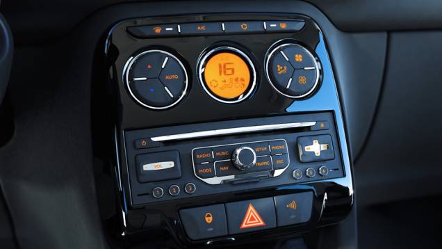 Versão topo de linha conta com ar-condicionado digital | <a href="https://preprod.quatrorodas.abril.com.br/carros/lancamentos/citroen-aircross-591224.shtml" rel="migration">Leia mais</a> Versão topo de linha conta com ar-condicionado digital | <a href="https://preprod.quatrorodas.abril.com.br/carros/lancamentos/citroen-aircross-591224.shtml" rel="migration">Leia mais</a>