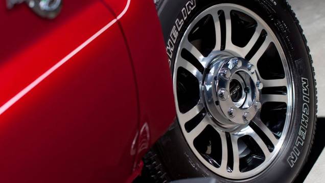 As belas rodas de liga leve têm 20 polegadas | <a href="https://preprod.quatrorodas.abril.com.br/noticias/fabricantes-ford-lanca-video-serie-f-super-duty-platinum-317778_p.shtml" rel="migration">Leia mais</a> As belas rodas de liga leve têm 20 polegadas | <a href="https://preprod.quatrorodas.abril.com.br/noticias/fabricantes-ford-lanca-video-serie-f-super-duty-platinum-317778_p.shtml" rel="migration">Leia mais</a>