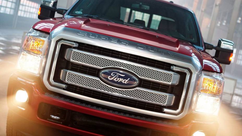 A edição especial será lançada nos modelos F-250, F-350 e F-450 | <a href="https://preprod.quatrorodas.abril.com.br/noticias/fabricantes-ford-lanca-video-serie-f-super-duty-platinum-317778_p.shtml" rel="migration">Leia mais</a>