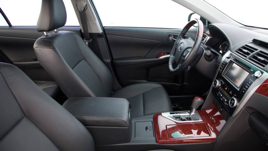 Novo Camry está disponível por R$ 161 mil | <a href="https://preprod.quatrorodas.abril.com.br/carros/lancamentos/toyota-camry-2013-679638.shtml" rel="migration">Leia mais</a> Novo Camry está disponível por R$ 161 mil | <a href="https://preprod.quatrorodas.abril.com.br/carros/lancamentos/toyota-camry-2013-679638.shtml" rel="migration">Leia mais</a>