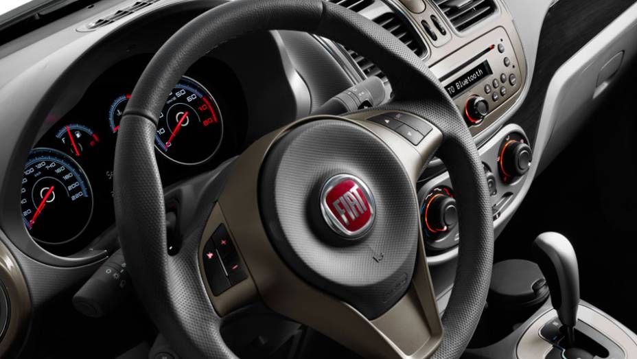 Acabamento da cabine é satisfatório para um sedã compacto | <a href="https://preprod.quatrorodas.abril.com.br/carros/lancamentos/fiat-grand-siena-680146.shtml" rel="migration">Leia mais</a>