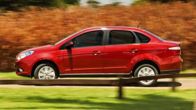 O Grand Siena faz jus ao nome: ele é 14 centímetros maior que o antigo sedã | <a href="https://preprod.quatrorodas.abril.com.br/carros/lancamentos/fiat-grand-siena-680146.shtml" rel="migration">Leia mais</a> O Grand Siena faz jus ao nome: ele é 14 centímetros maior que o antigo sedã | <a href="https://preprod.quatrorodas.abril.com.br/carros/lancamentos/fiat-grand-siena-680146.shtml" rel="migration">Leia mais</a>