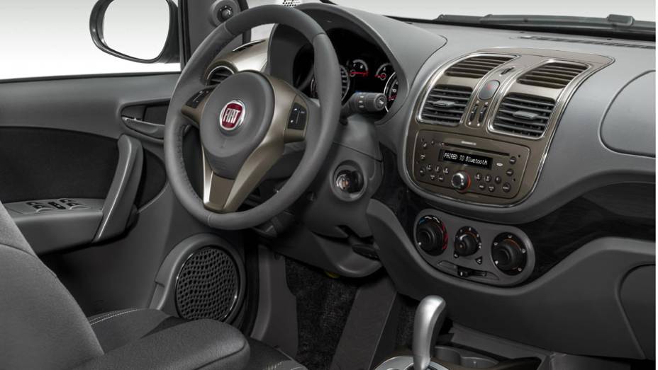 Câmbio Dualogic e apliques no painel são opcionais no Grand Siena | <a href="https://preprod.quatrorodas.abril.com.br/carros/lancamentos/fiat-grand-siena-680146.shtml" rel="migration">Leia mais</a>