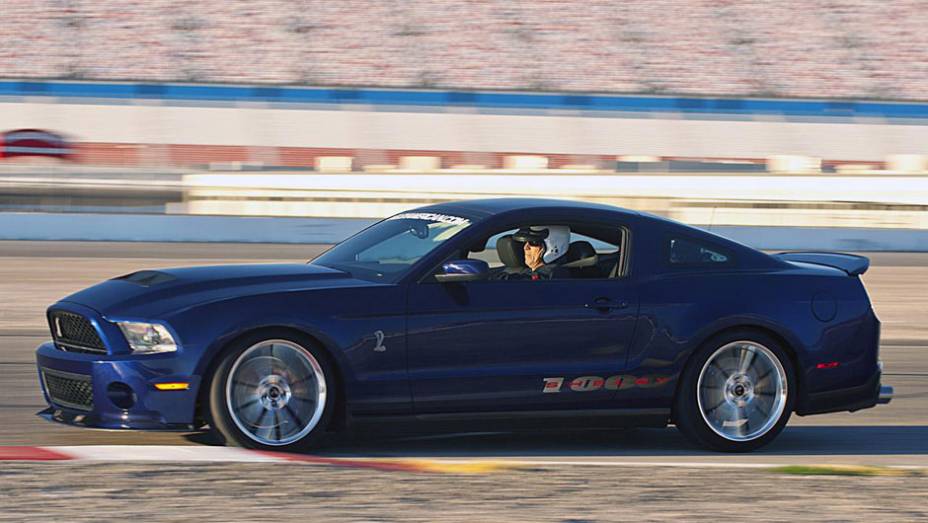 Shelby 1000 &eacute; baseado no Ford Shelby GT500 | <a href="https://preprod.quatrorodas.abril.com.br/saloes/nova-york/2012/ford-shelby-1000-680842.shtml" rel="migration">Leia mais</a>