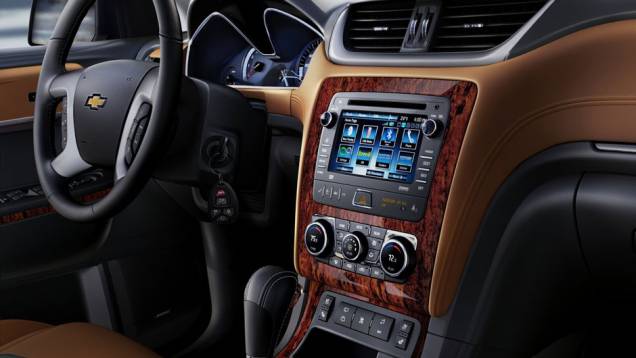 O console central é novo e pode incluir o sistema MyLink.. | <a href="https://preprod.quatrorodas.abril.com.br/saloes/nova-york/2012/chevrolet-traverse-680860.shtml" rel="migration">Leia mais</a> O console central é novo e pode incluir o sistema MyLink.. | <a href="https://preprod.quatrorodas.abril.com.br/saloes/nova-york/2012/chevrolet-traverse-680860.shtml" rel="migration">Leia mais</a>