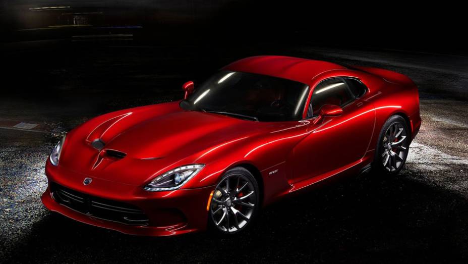 Modelo &eacute; equipado com motor V10| <a href="https://preprod.quatrorodas.abril.com.br/saloes/nova-york/2012/srt-viper-681186.shtml" rel="migration">Leia mais</a>