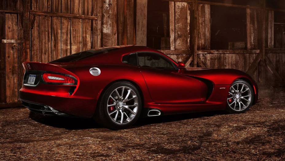 Motor possui capacidade de 8,7 litros| <a href="https://preprod.quatrorodas.abril.com.br/saloes/nova-york/2012/srt-viper-681186.shtml" rel="migration">Leia mais</a>