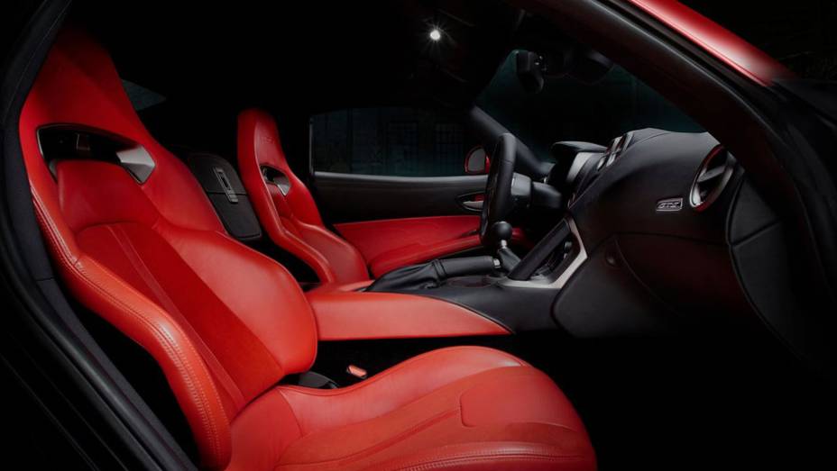 Interior conta com assentos esportivos em couro| <a href="https://preprod.quatrorodas.abril.com.br/saloes/nova-york/2012/srt-viper-681186.shtml" rel="migration">Leia mais</a> Interior conta com assentos esportivos em couro| <a href="https://preprod.quatrorodas.abril.com.br/saloes/nova-york/2012/srt-viper-681186.shtml" rel="migration">Leia mais</a>