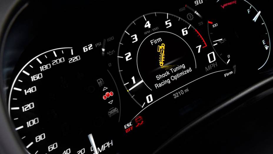 Modelo possui op&ccedil;&atilde;o de dire&ccedil;&atilde;o esportiva| <a href="https://preprod.quatrorodas.abril.com.br/saloes/nova-york/2012/srt-viper-681186.shtml" rel="migration">Leia mais</a>