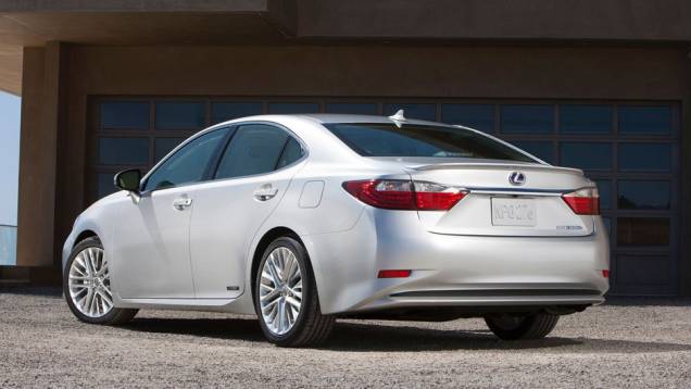 O ES ganhou maior distância entre-eixos | <a href="https://preprod.quatrorodas.abril.com.br/saloes/nova-york/2012/lexus-es-681238.shtml" rel="migration">Leia mais</a> O ES ganhou maior distância entre-eixos | <a href="https://preprod.quatrorodas.abril.com.br/saloes/nova-york/2012/lexus-es-681238.shtml" rel="migration">Leia mais</a>