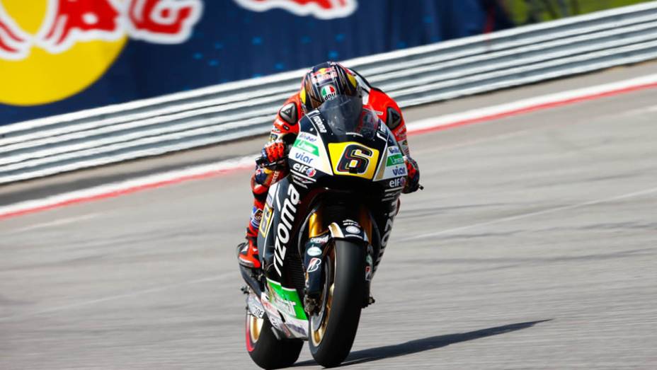 O alemão Stefan Bradl cravou o terceiro tempo | <a href="https://preprod.quatrorodas.abril.com.br/moto/noticias/marquez-domina-treino-pole-austin-779649.shtml" rel="migration">Leia mais</a>