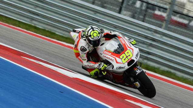 Andrea Iannone (foto) é o novo e Andrea Dovizioso é o décimo melhor colocado | <a href="https://preprod.quatrorodas.abril.com.br/moto/noticias/marquez-domina-treino-pole-austin-779649.shtml" rel="migration">Leia mais</a> Andrea Iannone (foto) é o novo e Andrea Dovizioso é o décimo melhor colocado | <a href="https://preprod.quatrorodas.abril.com.br/moto/noticias/marquez-domina-treino-pole-austin-779649.shtml" rel="migration">Leia mais</a>