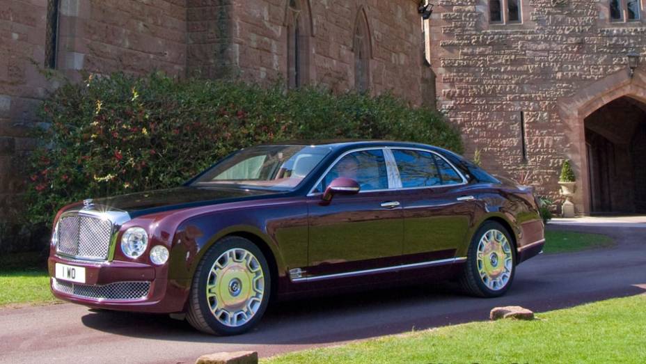 Modelo apresentado em Pequim também comemora primeira concessionária na China | <a href="https://preprod.quatrorodas.abril.com.br/saloes/pequim/2012/bentley-mulsanne-diamond-jubilee-682788.shtml" rel="migration">Leia mais</a>