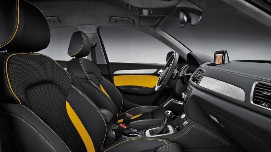 A velocidade m&aacute;xima de 250 km/h | <a href="https://preprod.quatrorodas.abril.com.br/saloes/pequim/2012/audi-q3-jinlong-yufeng-682750.shtml" rel="migration">Leia mais</a>