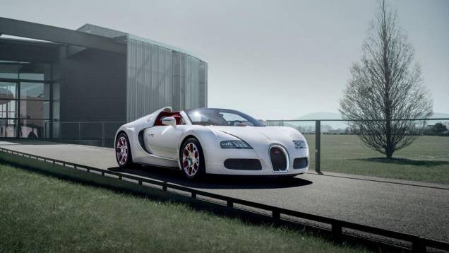 A edição especial foi feita para homenagear o Ano do Dragão | <a href="https://preprod.quatrorodas.abril.com.br/saloes/pequim/2012/bugatti-veyron-wei-long-682847.shtml" rel="migration">Leia mais</a> A edição especial foi feita para homenagear o Ano do Dragão | <a href="https://preprod.quatrorodas.abril.com.br/saloes/pequim/2012/bugatti-veyron-wei-long-682847.shtml" rel="migration">Leia mais</a>