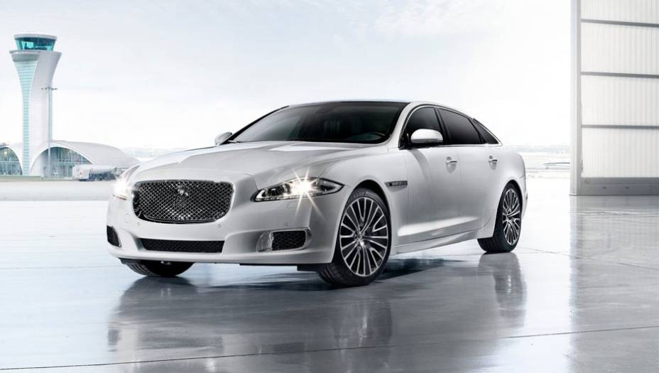 Modelo topo-de-linha acrescenta itens de luxo | <a href="https://preprod.quatrorodas.abril.com.br/saloes/pequim/2012/jaguar-xj-ultimate-682745.shtml" rel="migration">Leia mais</a>