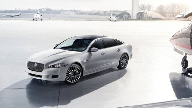 As entradas de ar são novas e agora estão cromadas | <a href="https://preprod.quatrorodas.abril.com.br/saloes/pequim/2012/jaguar-xj-ultimate-682745.shtml" rel="migration">Leia mais</a> As entradas de ar são novas e agora estão cromadas | <a href="https://preprod.quatrorodas.abril.com.br/saloes/pequim/2012/jaguar-xj-ultimate-682745.shtml" rel="migration">Leia mais</a>