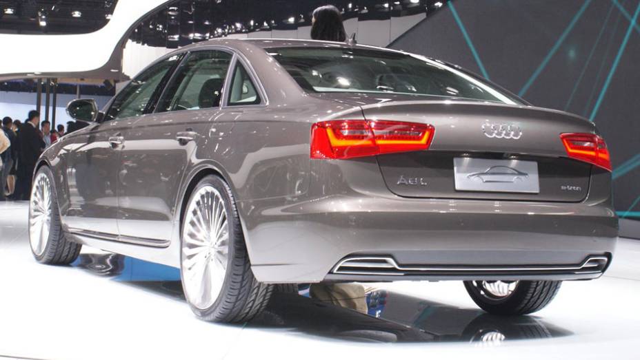 Audi A6 L e-tron | <a href="https://preprod.quatrorodas.abril.com.br/galerias/saloes/pequim/2012/audi-a6-l-682717.shtml" rel="migration">Veja mais fotos</a>