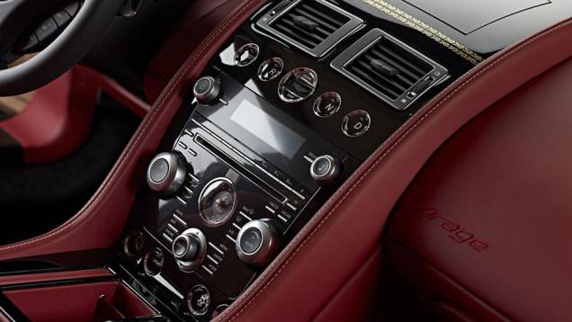 O 88 diz respeito ao limitado número de veículos que será produzido | <a href="https://preprod.quatrorodas.abril.com.br/saloes/pequim/2012/aston-martin-dragon-88-682863.shtml" rel="migration">Leia mais</a> O 88 diz respeito ao limitado número de veículos que será produzido | <a href="https://preprod.quatrorodas.abril.com.br/saloes/pequim/2012/aston-martin-dragon-88-682863.shtml" rel="migration">Leia mais</a>