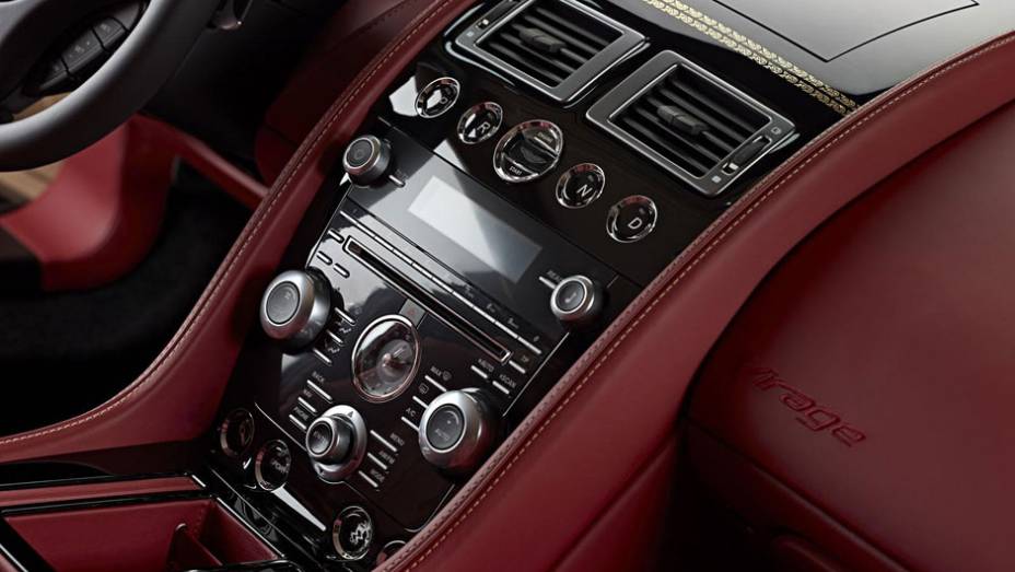 O 88 diz respeito ao limitado n&uacute;mero de ve&iacute;culos que ser&aacute; produzido | <a href="https://preprod.quatrorodas.abril.com.br/saloes/pequim/2012/aston-martin-dragon-88-682863.shtml" rel="migration">Leia mais</a>