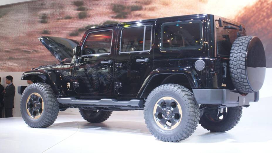 Jeep Wrangler Dragon Edition | <a href="https://preprod.quatrorodas.abril.com.br/galerias/saloes/pequim/2012/jeep-wrangler-dragon-682796.shtml" rel="migration">Veja mais fotos</a>