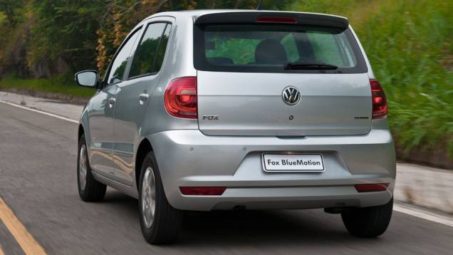 Logotipo BlueMotion identifica a versão sustentável | <a href="https://preprod.quatrorodas.abril.com.br/carros/lancamentos/vw-fox-bluemotion-683155.shtml" rel="migration">Leia mais</a> Logotipo BlueMotion identifica a versão sustentável | <a href="https://preprod.quatrorodas.abril.com.br/carros/lancamentos/vw-fox-bluemotion-683155.shtml" rel="migration">Leia mais</a>