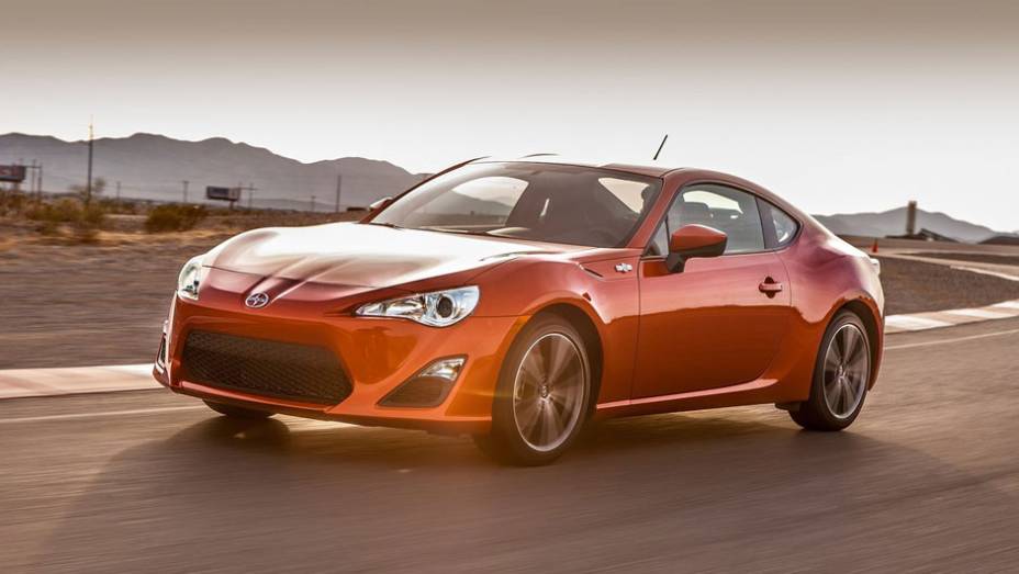 O FR-S seduz pelo visual esportivo | <a href="https://preprod.quatrorodas.abril.com.br/noticias/scion-mostra-esportivo-fr-s-320588_p.shtml" rel="migration">Leia mais</a>