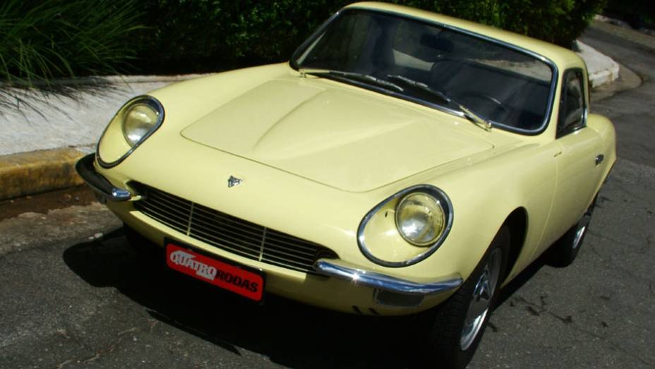 O Puma GT n&atilde;o era t&atilde;o esportivo assim no desempenho, mas encantava pelo belo design que o fazia ser comparado aos modelos europeus; pena que n&atilde;o foi bem em nossa elei&ccedil;&atilde;o, perdendo para o Golf GTI | <a href="https://preprod.quatrorodas.abril.com.br/classicos/brasile" rel="migration"></a>