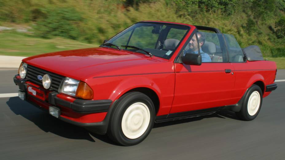 Outro cl&aacute;ssico dos anos 80/90, o Escort XR3 ainda &eacute; reverenciado at&eacute; hoje, mas foi derrotado por pouco pelo Fiat Tempra Turbo | <a href="https://preprod.quatrorodas.abril.com.br/classicos/brasileiros/conteudo_143481.shtml" rel="migration">Leia mais</a>