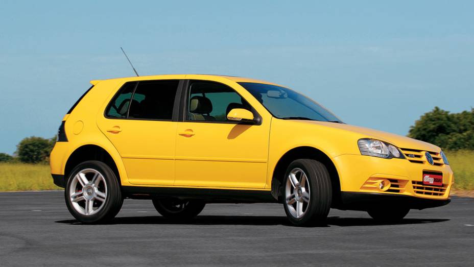 Outro esportivo contempor&acirc;neo, o Volkswagen Golf GTI, tamb&eacute;m chegou perto da grande final, mas acabou sendo derrotado pelo Civic | <a href="https://preprod.quatrorodas.abril.com.br/carros/comparativos/conteudo_230247.shtml" rel="migration">Leia mais</a>
