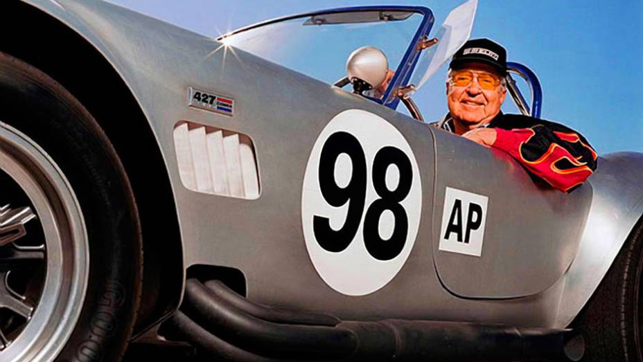 Carroll Shelby, o fundador da Shelby, montadora de muscle-cars, faleceu aos 89 anos. Veja a seguir os principais carros desenvolvidos pelo lendário entusiasta | Fotos: divulgação | <a href="https://preprod.quatrorodas.abril.com.br/noticias/carrol-shelby-morre-aos-8" rel="migration"></a>