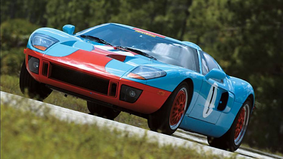 Ford GT40: desenvolvido por Carroll Shelby, ele quebrou a hegemonia da Ferrari em Le Mans | <a href="https://preprod.quatrorodas.abril.com.br/noticias/carrol-shelby-morre-aos-89-anos-321336_p.shtml" target="_blank" rel="migration">Carroll Shelby morre aos 89 anos</a> | <a href="http:/" rel="migration"></a>