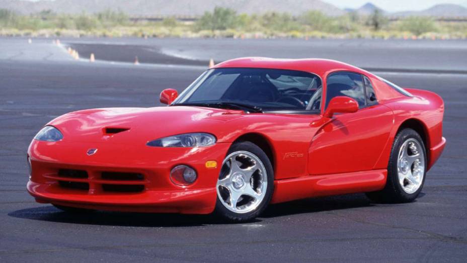 Dodge Viper: nome do esportivo foi homenagem da marca a Carroll Shelby | <a href="https://preprod.quatrorodas.abril.com.br/noticias/carrol-shelby-morre-aos-89-anos-321336_p.shtml" target="_blank" rel="migration">Carroll Shelby morre aos 89 anos</a> | <a href="https://quatrorodas.abril." rel="migration"></a>