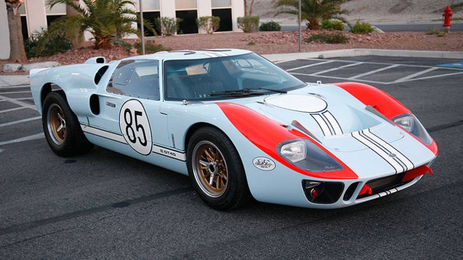 O Shelby GT40, uma homenagem ao Ford GT40 original, teve 85 unidades produzidas | <a href="https://preprod.quatrorodas.abril.com.br/noticias/carrol-shelby-morre-aos-89-anos-321336_p.shtml" target="_blank" rel="migration">Carroll Shelby morre aos 89 anos</a> | <a href="https://quatrorod" rel="migration"></a>