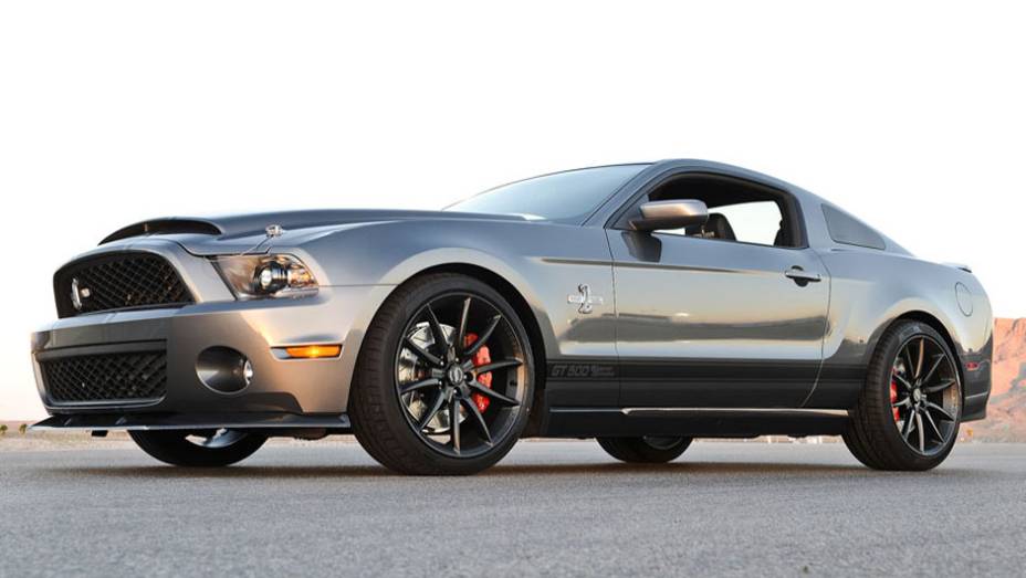 Versão 2012 do GT500 Super Snake aprimorou a segurança e o desempenho, com 800 cv de potência | <a href="https://preprod.quatrorodas.abril.com.br/noticias/carrol-shelby-morre-aos-89-anos-321336_p.shtml" target="_blank" rel="migration">Carroll Shelby morre aos 89 anos</a> | <a href="ht" rel="migration"></a>