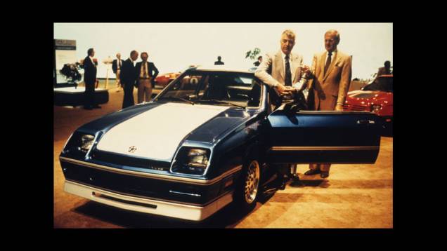 Dodge Shelby Charger foi fruto da parceria entre Carroll Shelby e a Chrysler | <a href="https://preprod.quatrorodas.abril.com.br/noticias/carrol-shelby-morre-aos-89-anos-321336_p.shtml" target="_blank" rel="migration">Carroll Shelby morre aos 89 anos</a> | <a href="https://quatrorodas" rel="migration"></a> Dodge Shelby Charger foi fruto da parceria entre Carroll Shelby e a Chrysler | <a href="https://preprod.quatrorodas.abril.com.br/noticias/carrol-shelby-morre-aos-89-anos-321336_p.shtml" target="_blank" rel="migration">Carroll Shelby morre aos 89 anos</a> | <a href="https://quatrorodas" rel="migration"></a>