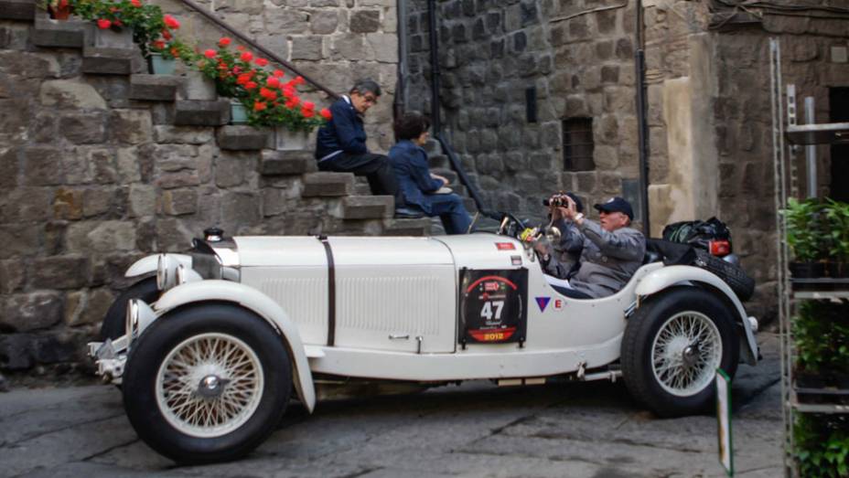 Este &eacute; um Mercedes-Benz 720 SSK; nem &eacute; preciso elogiar a beleza de suas linhas...
